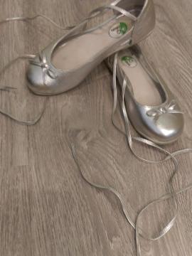 medium-Серебряные праздничные туфли (балетки) с завязками