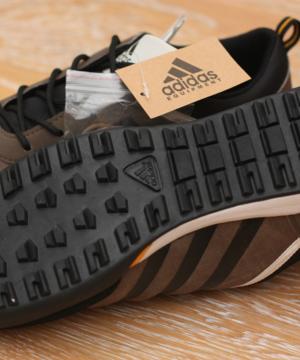 medium-кроссовки Adidas Daroga