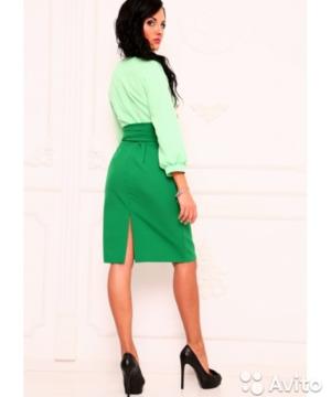 medium-Зеленое платье с нежно-зеленым верхом и поясом