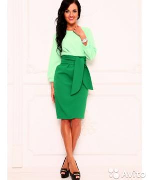 medium-Зеленое платье с нежно-зеленым верхом и поясом