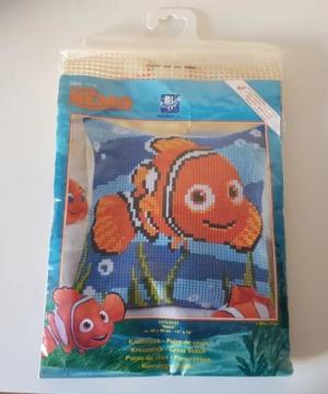 medium-Набор для вышивки подушки Vervaco рыбка Немо 40х40