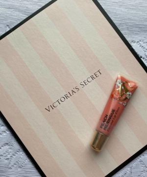 medium-Блеск для губ Victorias Secret персиковое безе
